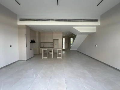 Single Row | Spacious | Bright | Top Location