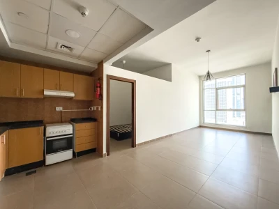 Large studio | Equipped kitchen | Bright and clean